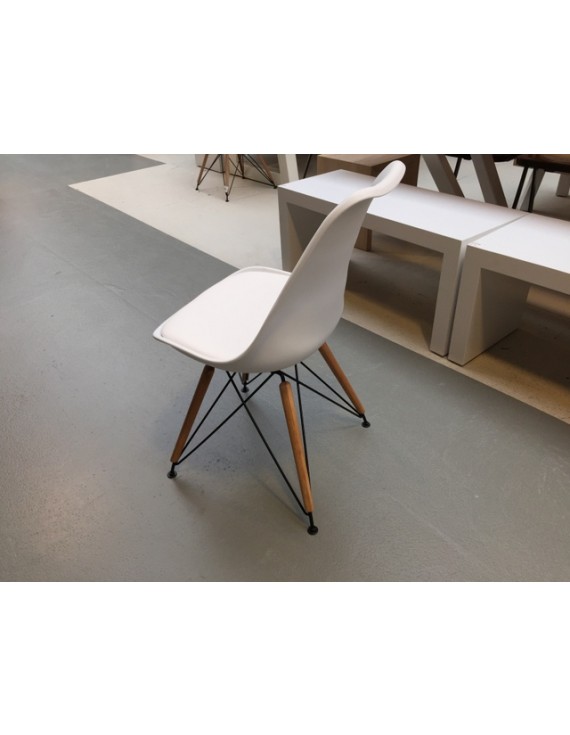 Design Stuhl, Stuhl weiß gepolstert mit Metallgestell schwarz